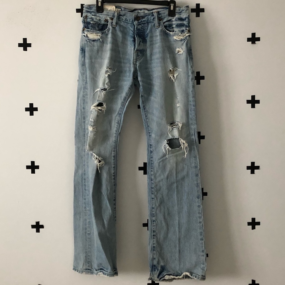 A&F men’s 4 button ripped jeans 30x32